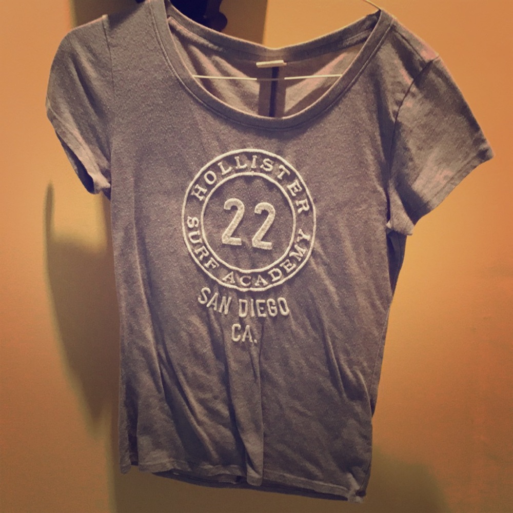 Hollister t shirt